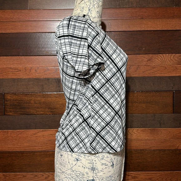 Covington Scoop Neck Short Sleeve Black and White Striped Blouse - Picture 7 of 10